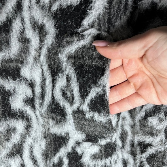 Chokolat Black & White Abstract Design Vintage Peacoat - Picture 3 of 3